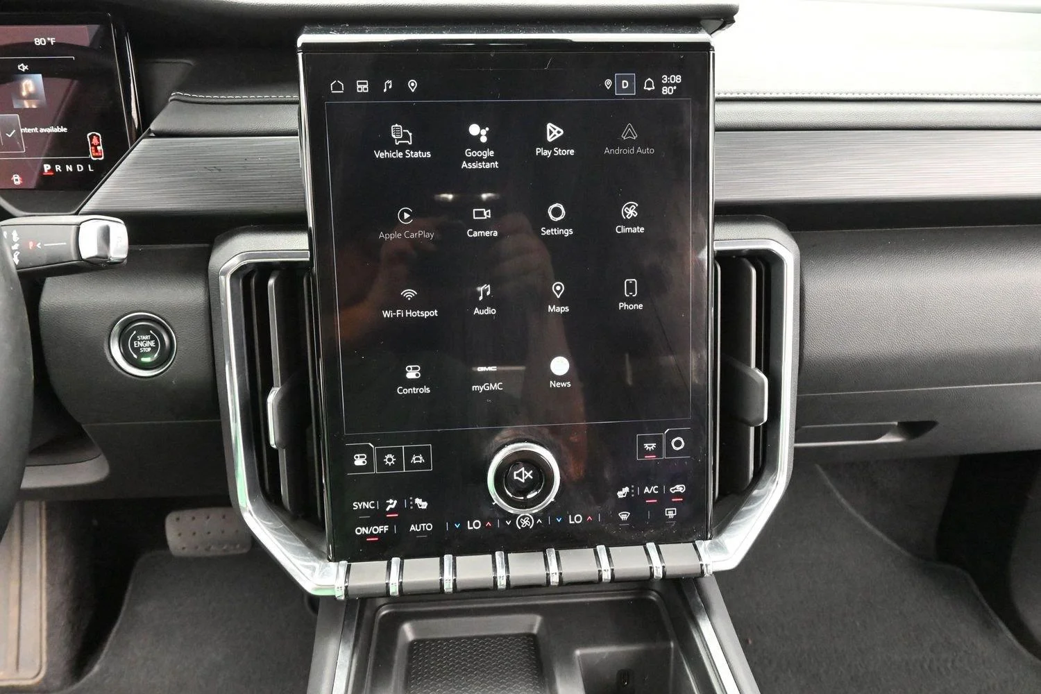 Used 2024 Summit White GMC FWD Elevation image 22