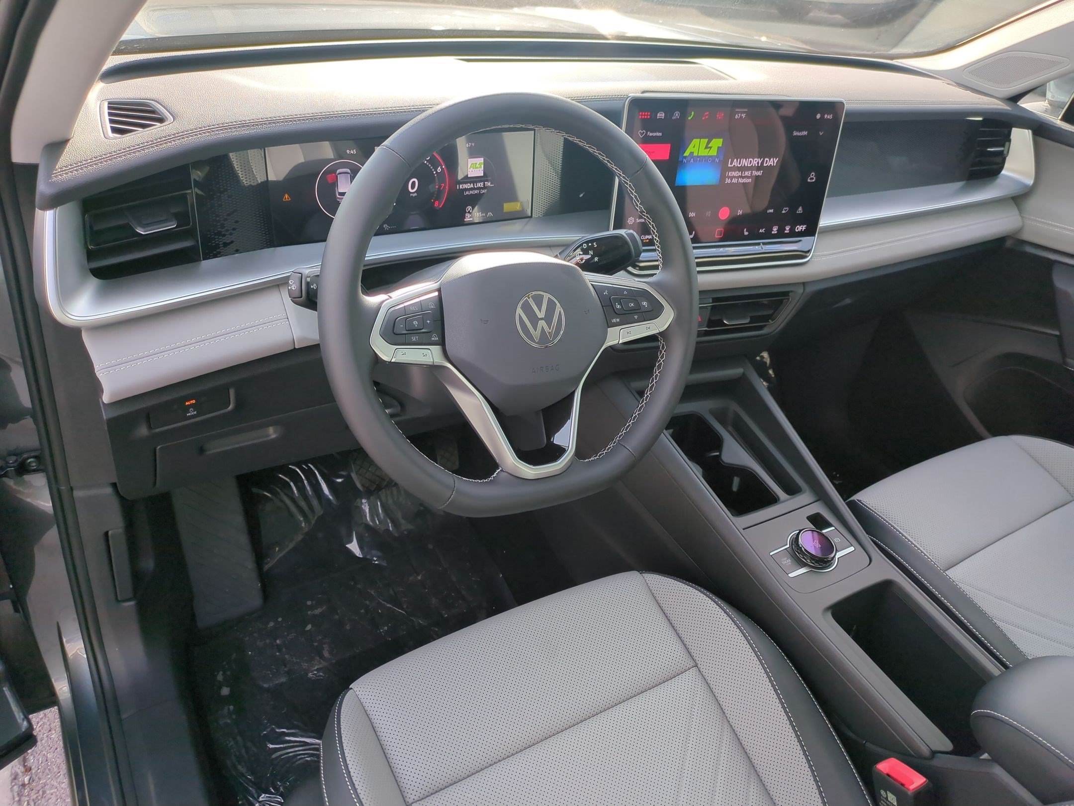 New 2026 Platinum Gray Metallic Volkswagen SE image 10
