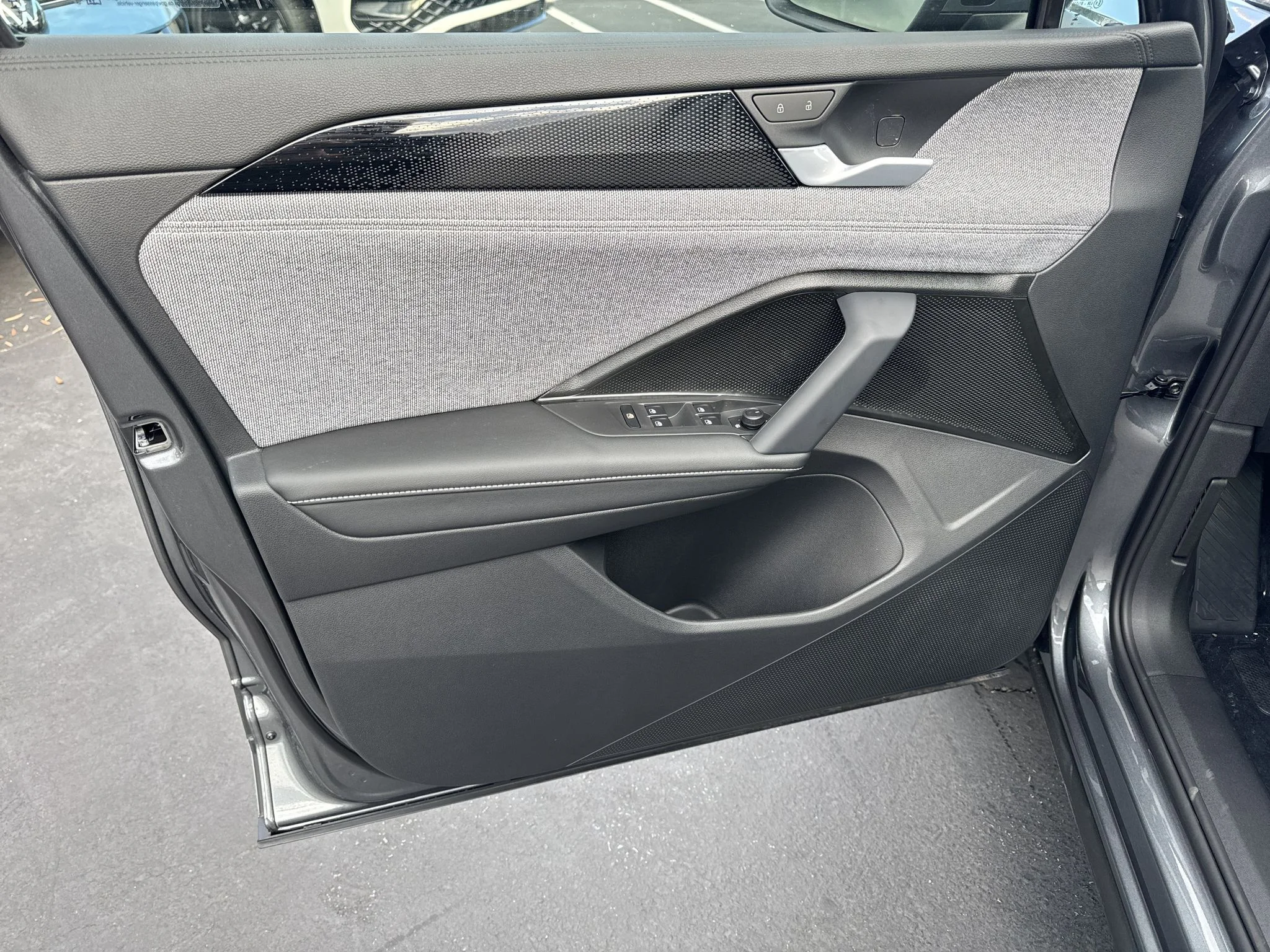 New 2026 Platinum Gray Metallic Volkswagen S image 12