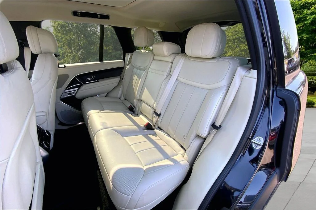 Used 2023 Black Land Rover SE image 21