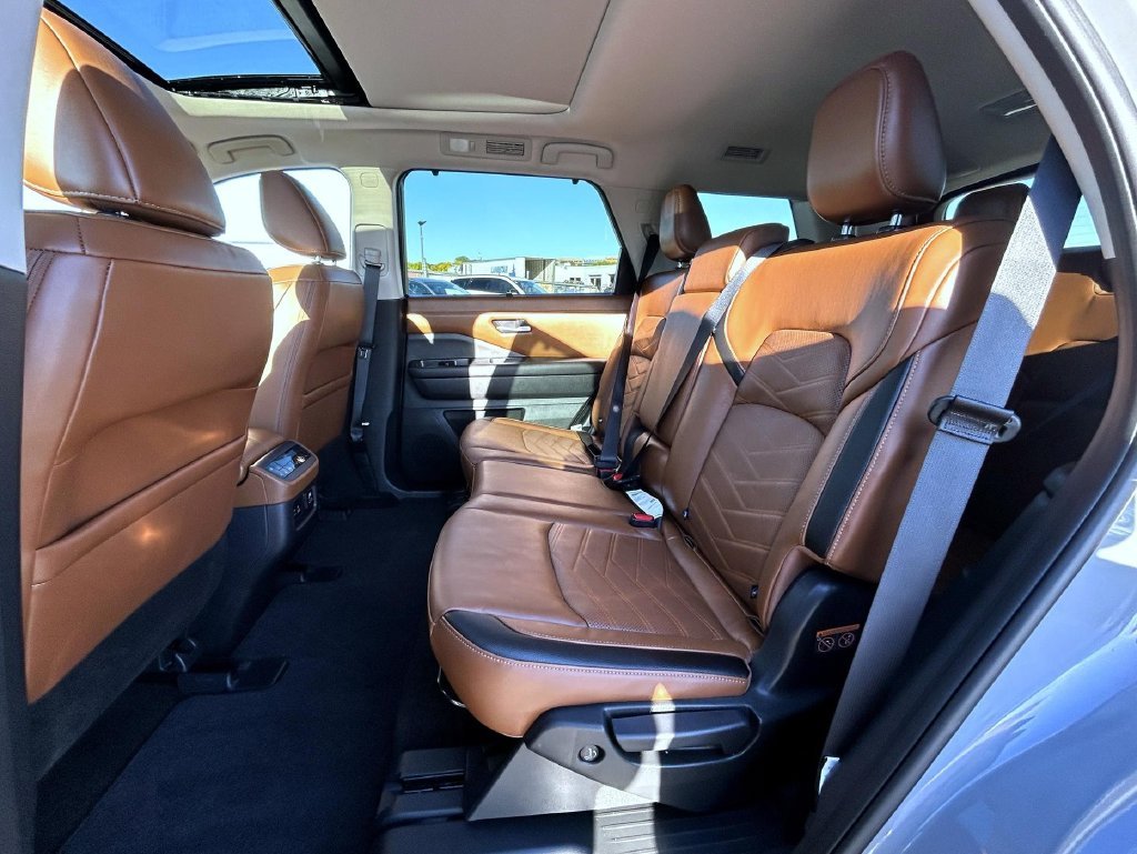 Used 2024 Gray Nissan Platinum image 21