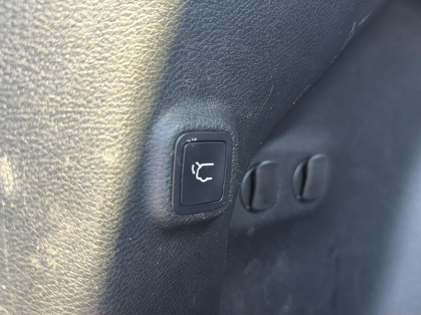 Used 2019 Billet Silver Metallic Clearcoat Jeep Limited image 9