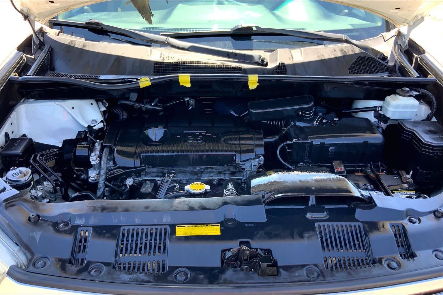 Used 2012 Blizzard Pearl Toyota  image 30