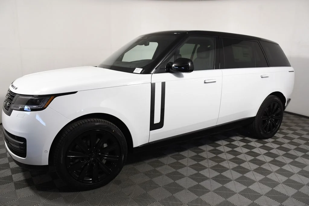 New 2026 Fuji White Land Rover SE image 2