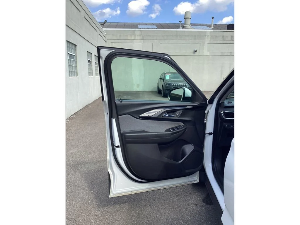 Used 2023 Summit White Chevrolet LT image 17