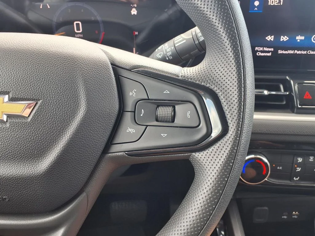 Used 2025 White Chevrolet LT image 13