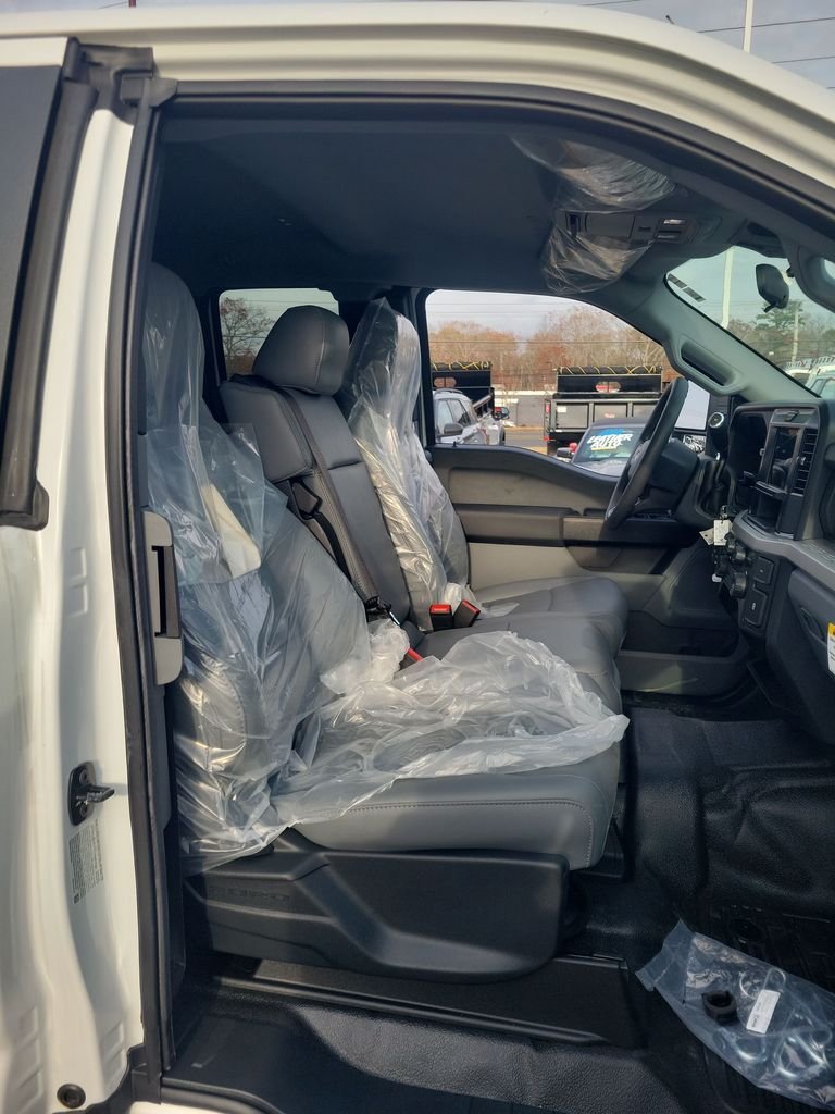 2025 Ford F-450 Super Duty Chassis Cab XL - Photo 10