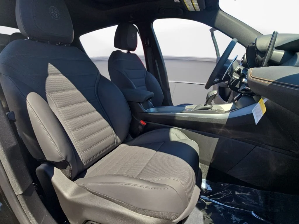 New 2026 Alfa Black Exterior Paint Alfa Romeo Base image 10