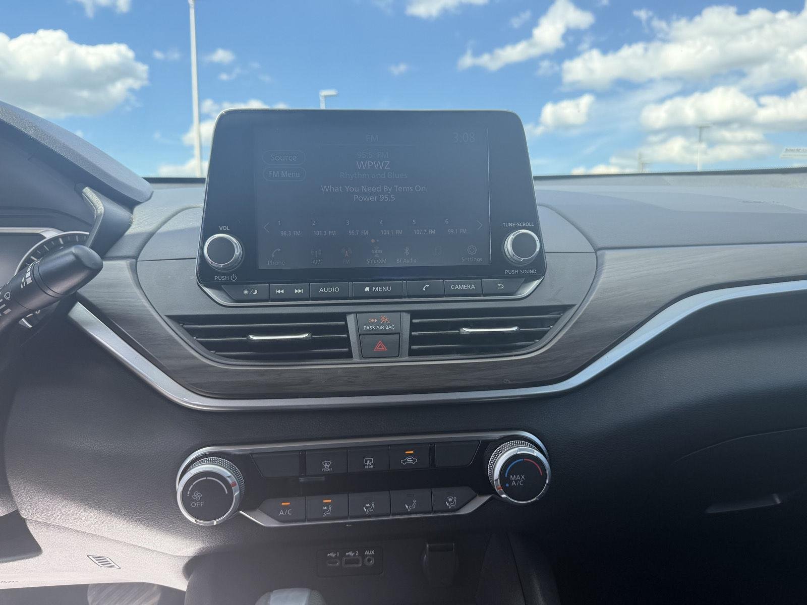 Used 2025 Scarlet Ember Nissan SV image 19