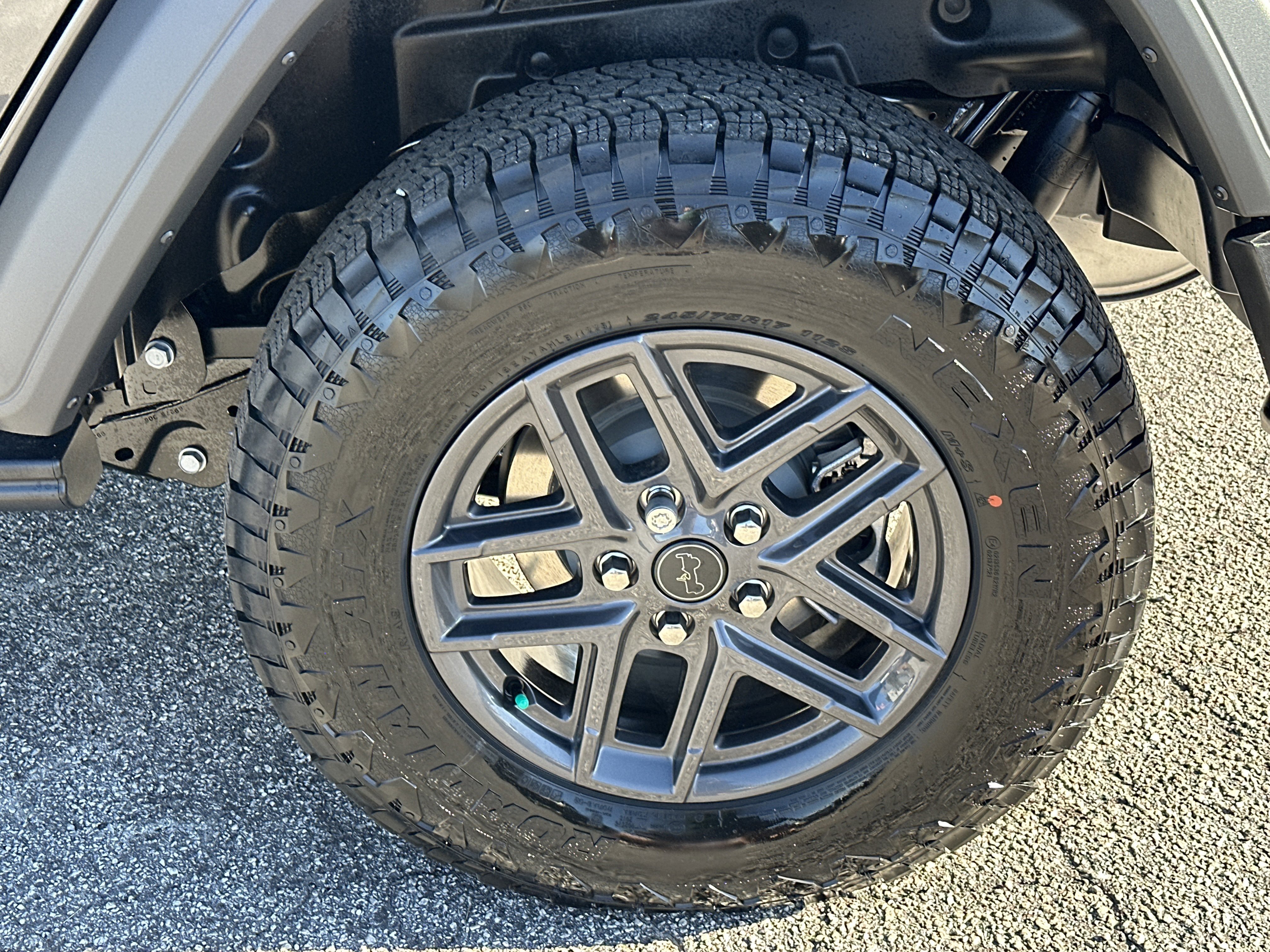 New 2026 Granite Crystal Metallic Clear-Coat Exterior Paint Jeep Sport S image 20
