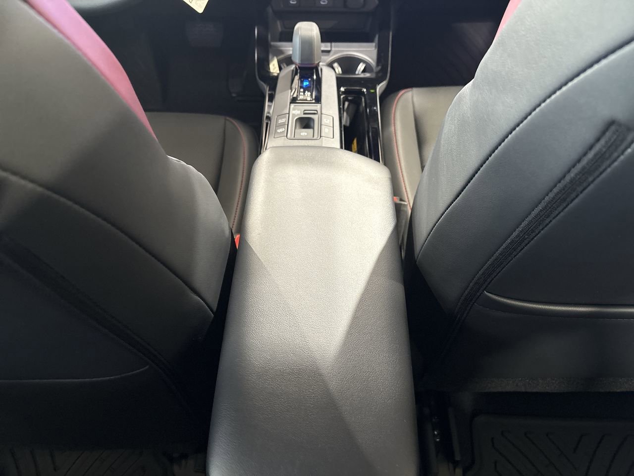 2026 Toyota Prius Plug-in Hybrid XSE - Photo 22