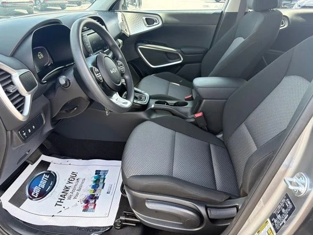 Used 2025  Kia LX image 23