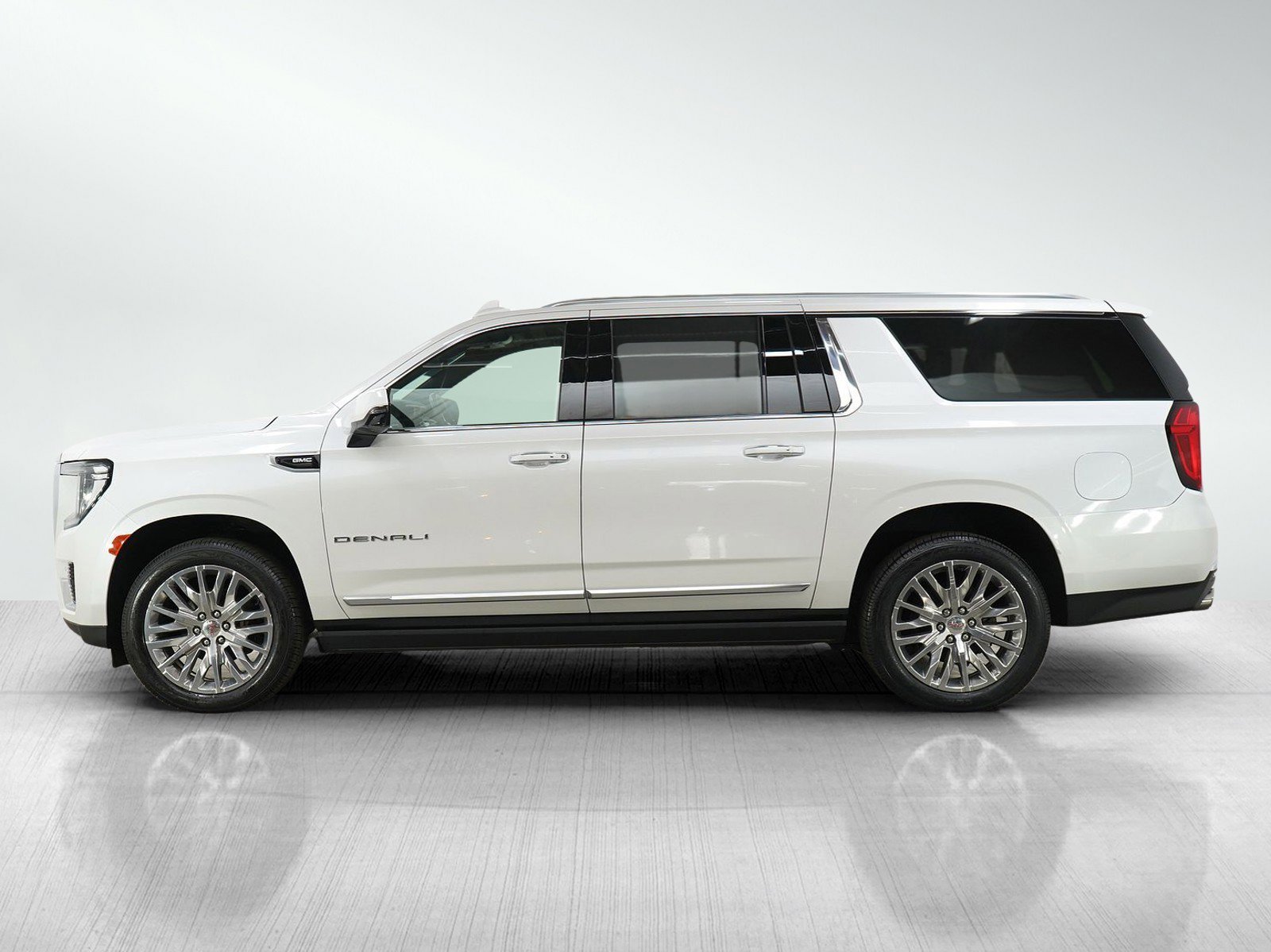 Used 2024 GMC Yukon XL Denali with VIN 1GKS2JKL3RR345522 for sale in White Bear Lake, Minnesota
