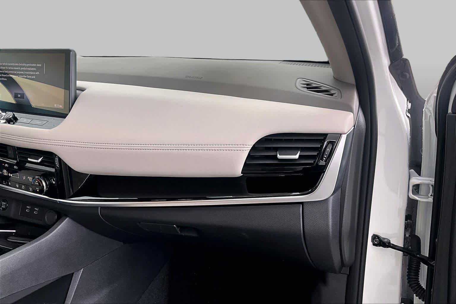 Certified Used 2025 Everest White Pearl/Super Black Nissan SL image 19