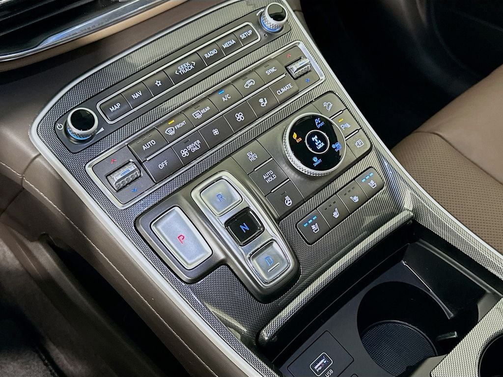 Used 2023 Black Hyundai Limited image 17