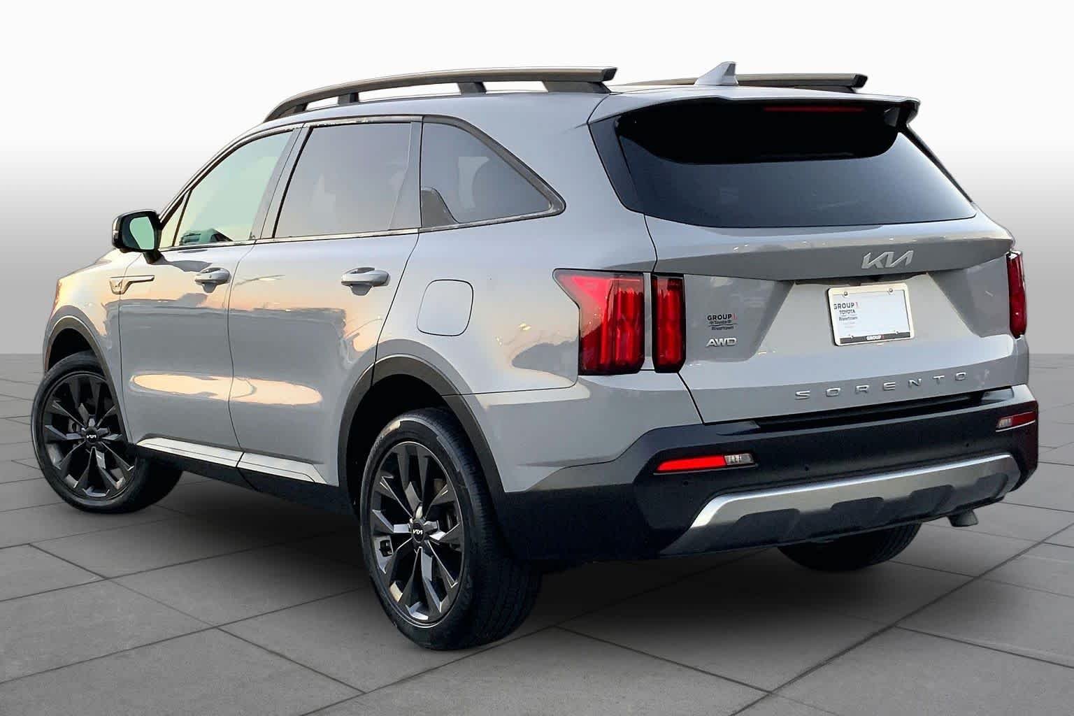 Used 2022 Wolf Gray Kia X-Line SX Prestige image 11
