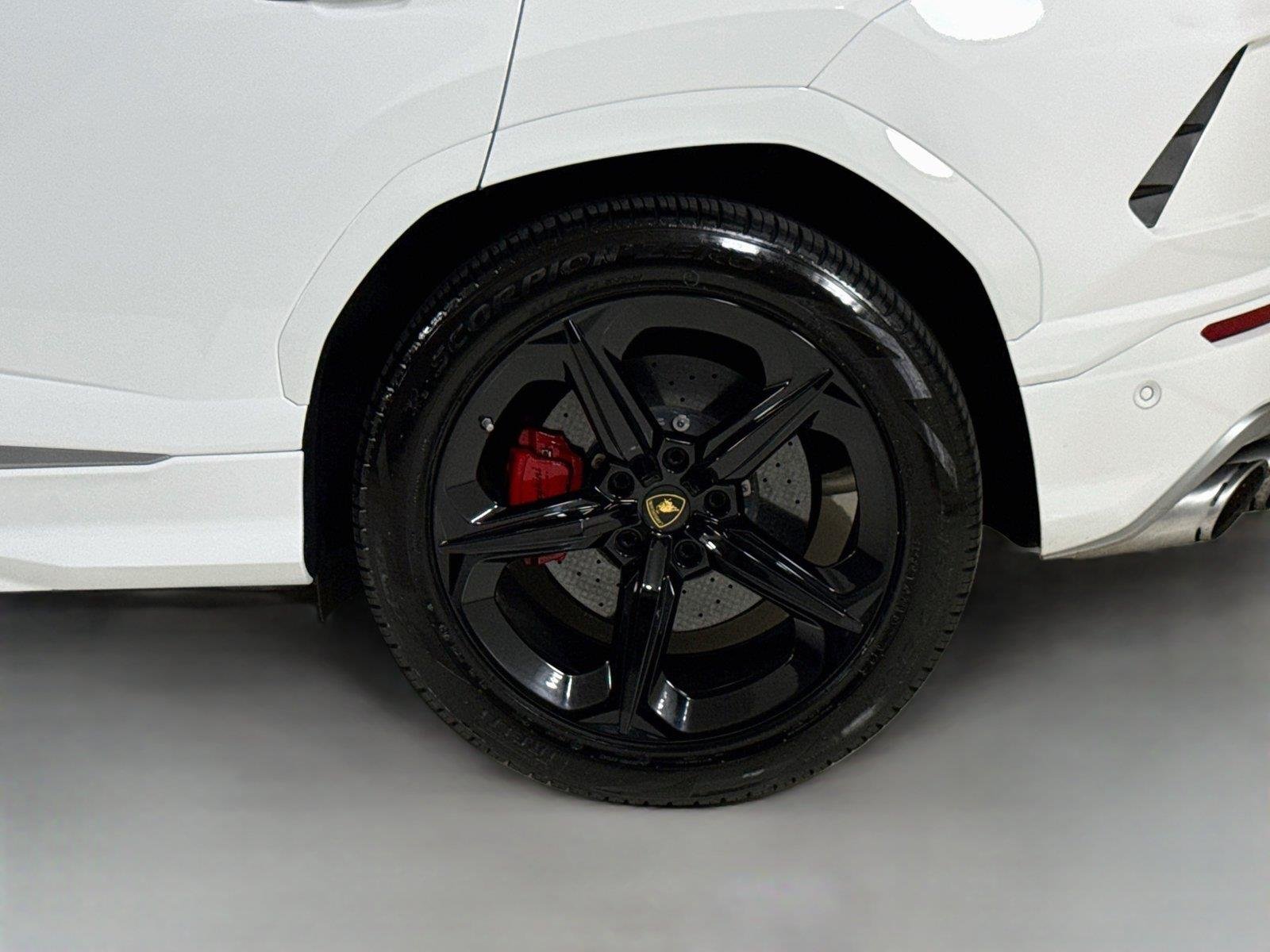 Used 2020 Bianco Icarus Metallic Lamborghini Carbon Bonnett | Custom Exhaust | Only 10K Miles image 43