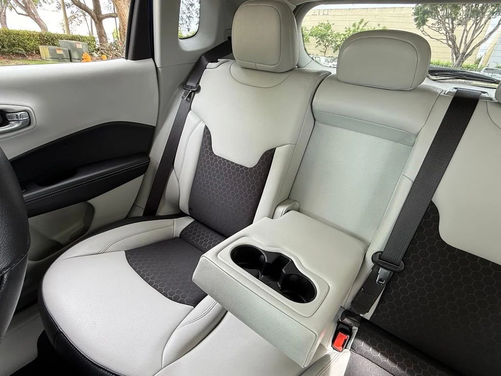 Certified Used 2019 Blue Jeep Latitude image 13