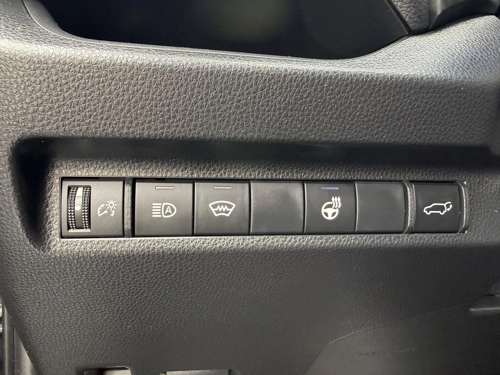 Used 2025 Magnetic Gray Metallic Toyota Hybrid XLE Premium image 25