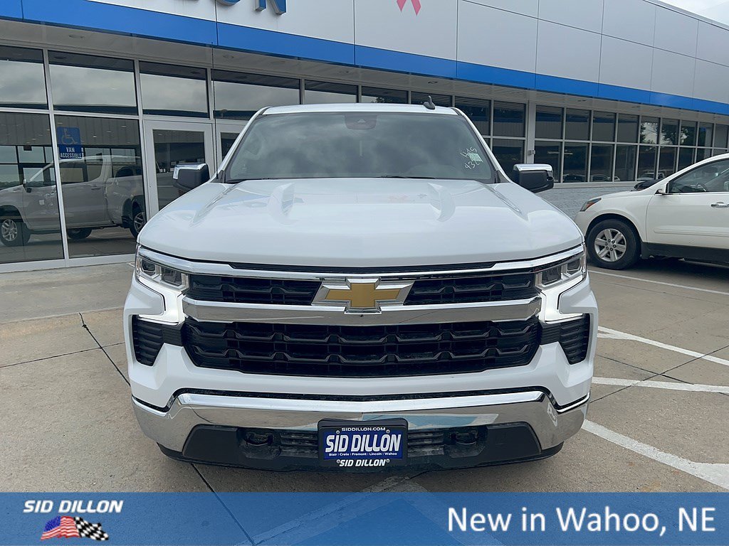 New 2026 Summit White Chevrolet LT image 9