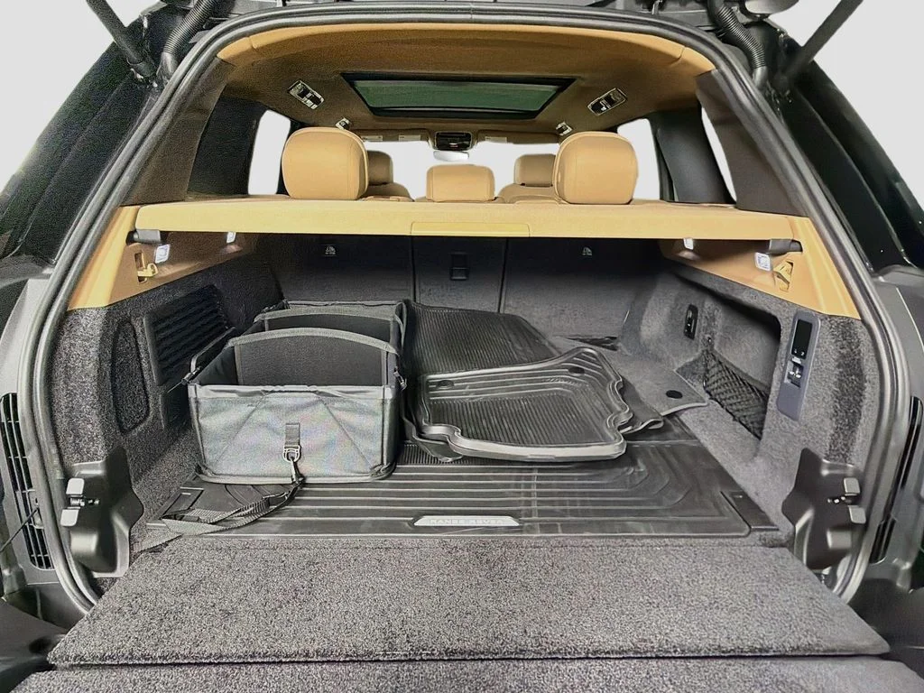 New 2026 Santorini Black Land Rover SE image 28