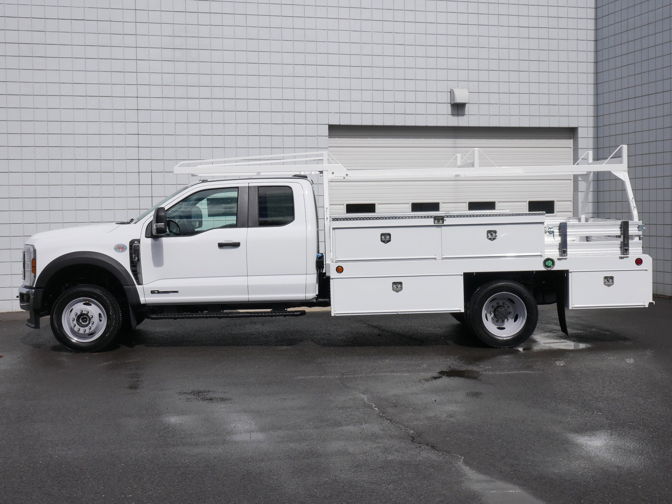 New 2025 Oxford White Ford F-550® XL image 16