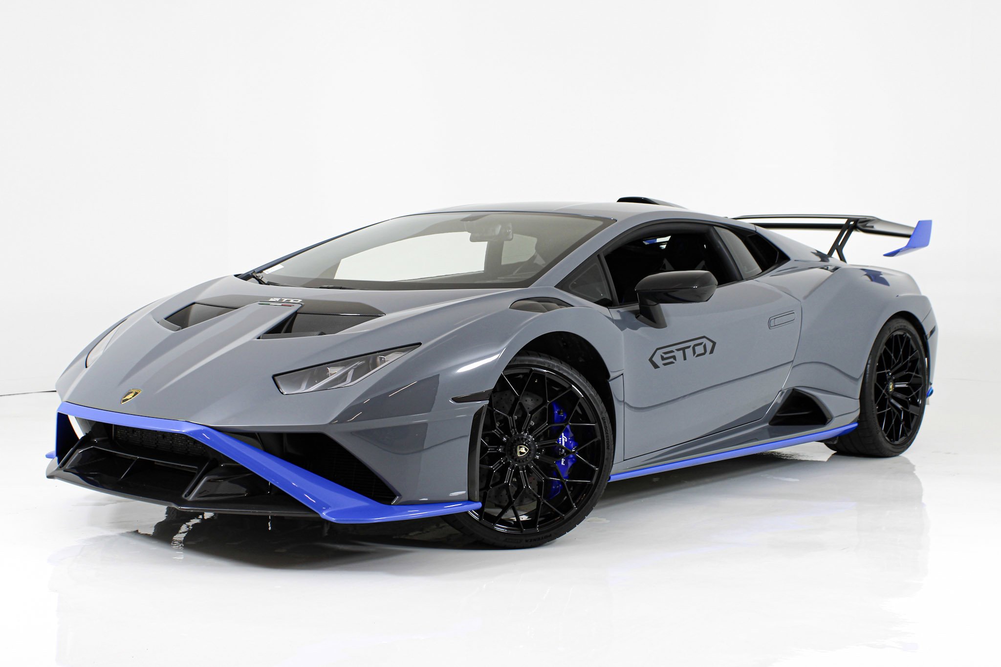 Used 2023 Gray Lamborghini  image 54