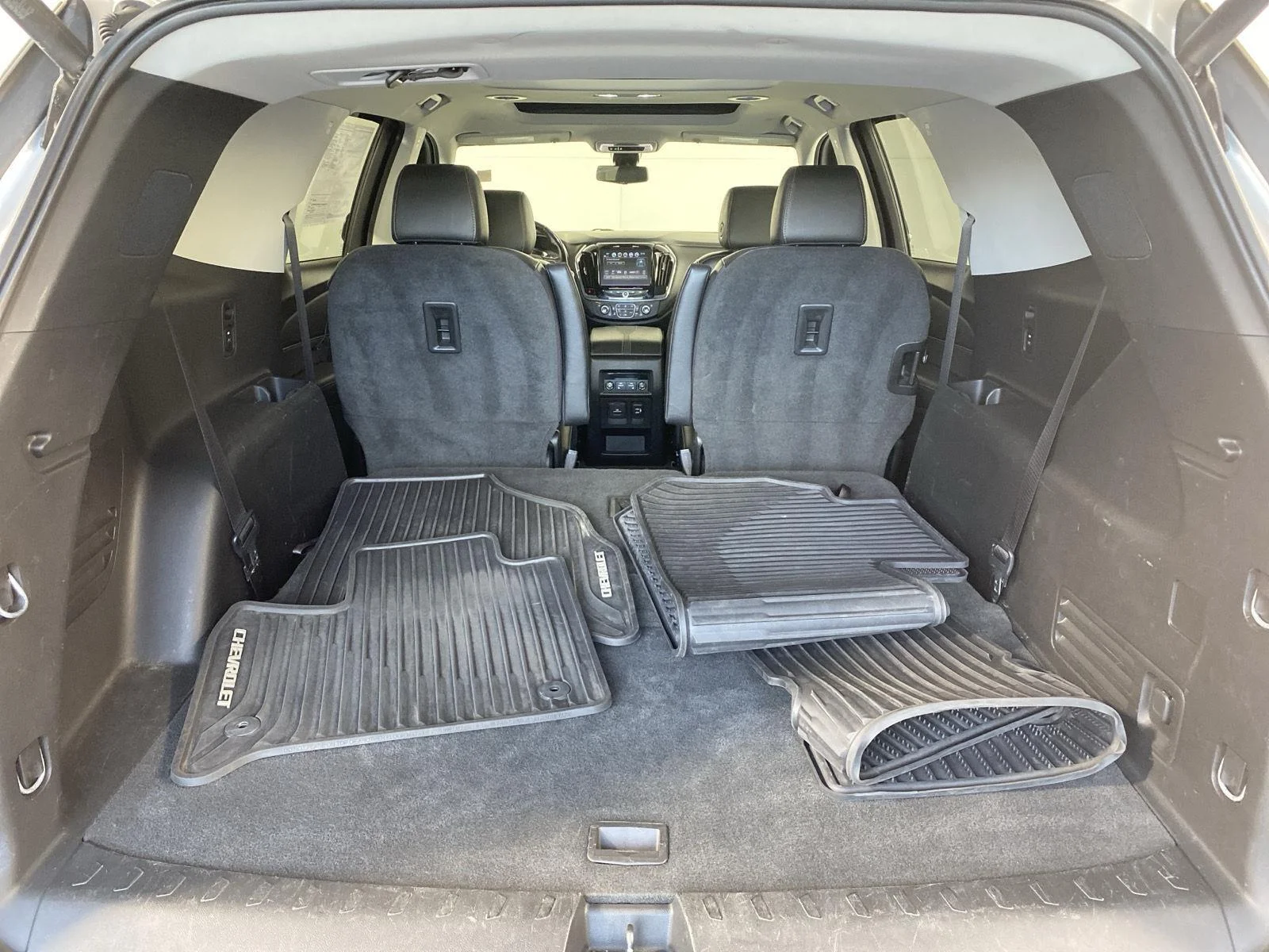Used 2019 Silver Ice Metallic Chevrolet Premier image 7