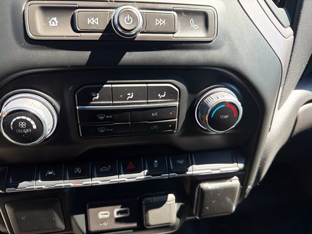 Used 2022 BLACK Chevrolet Custom image 24