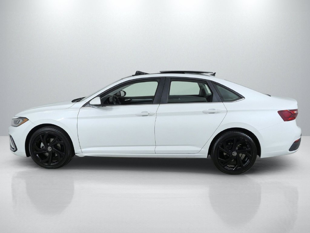 Used 2025 White Volkswagen 1.5T SE image 16