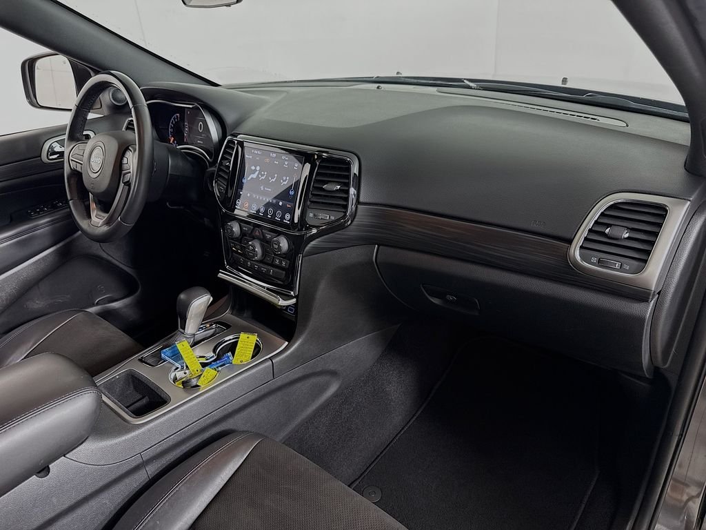 Used 2021 Granite Crystal Metallic Clearcoat Jeep Laredo X image 29