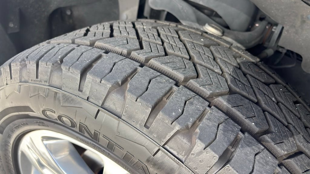 Used 2018  Ford XL image 9