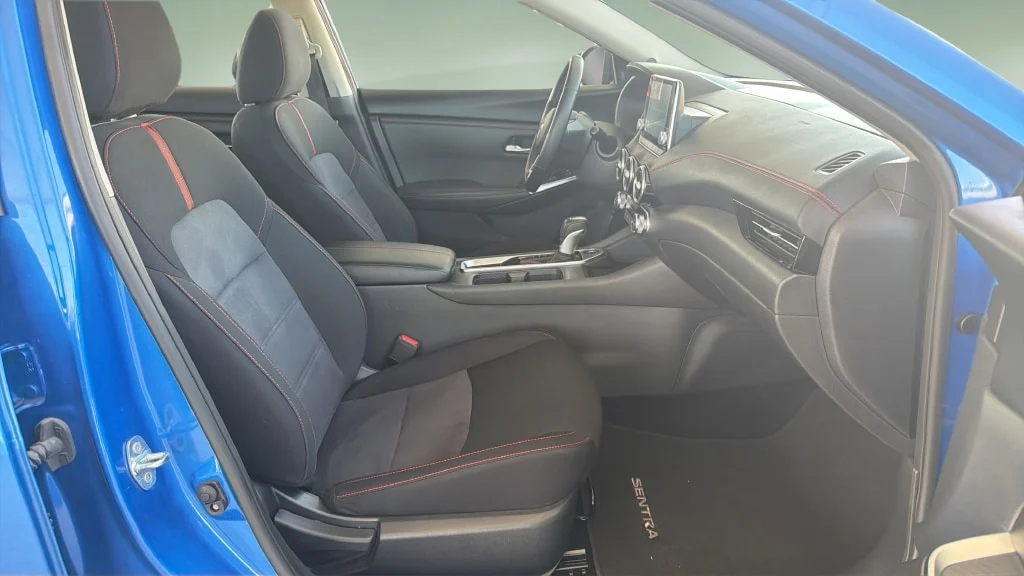 Used 2025 Electric Blue Metallic Nissan SR image 22