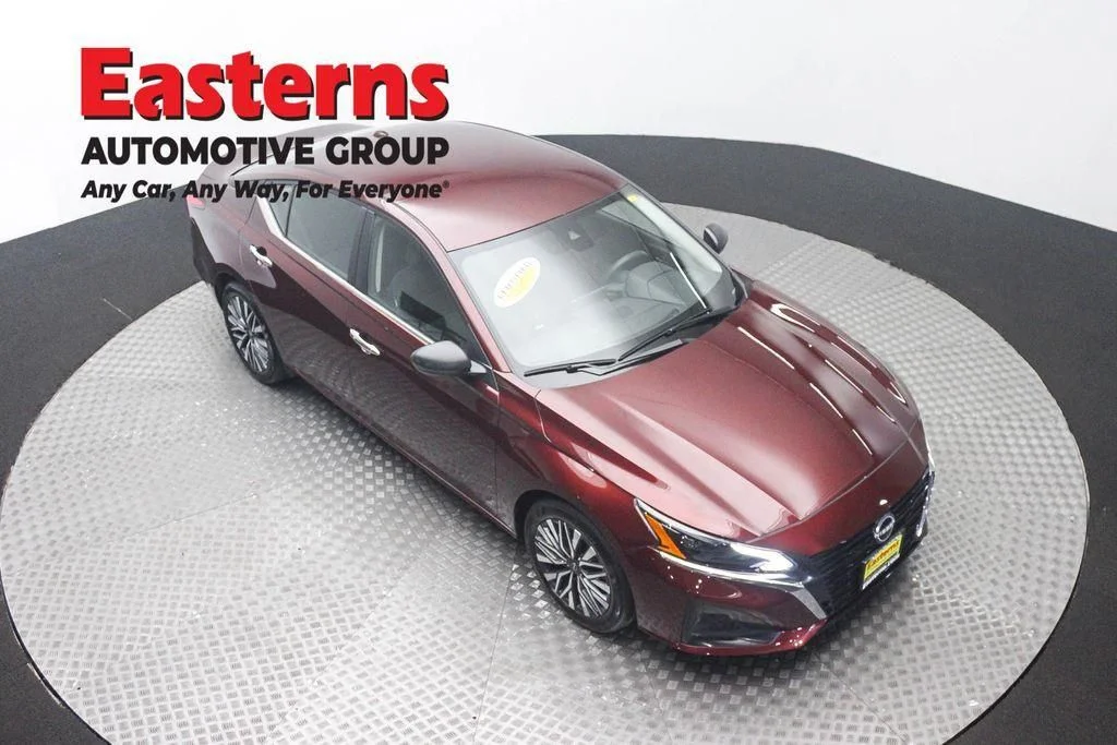 Used 2025 Red Nissan 2.5 SV image 3