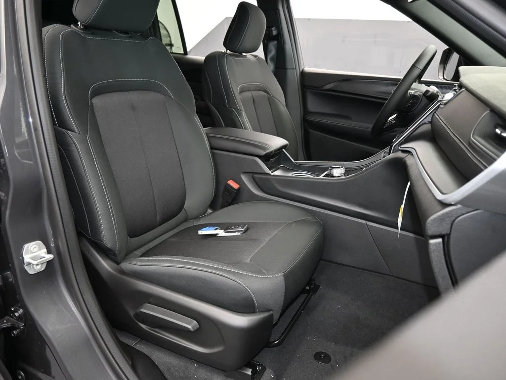 New 2026 Baltic Gray Metallic Clearcoat Jeep Laredo X image 43