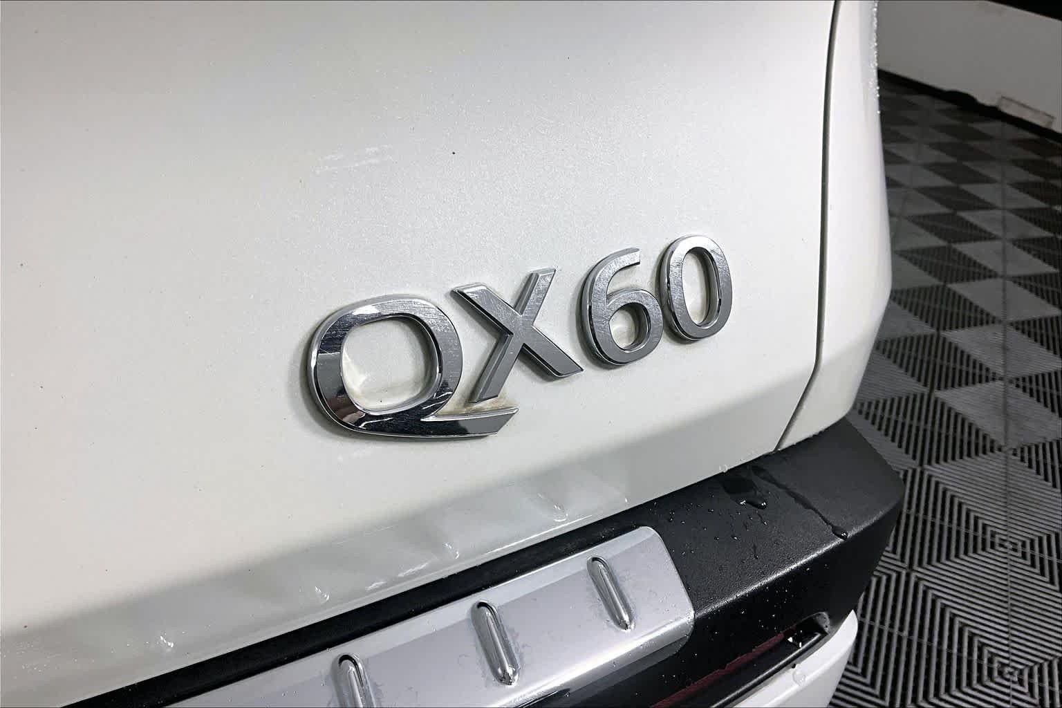 Used 2023 Majestic White INFINITI LUXE image 29