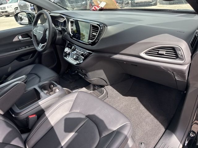 2026 Chrysler Pacifica Select - Photo 19