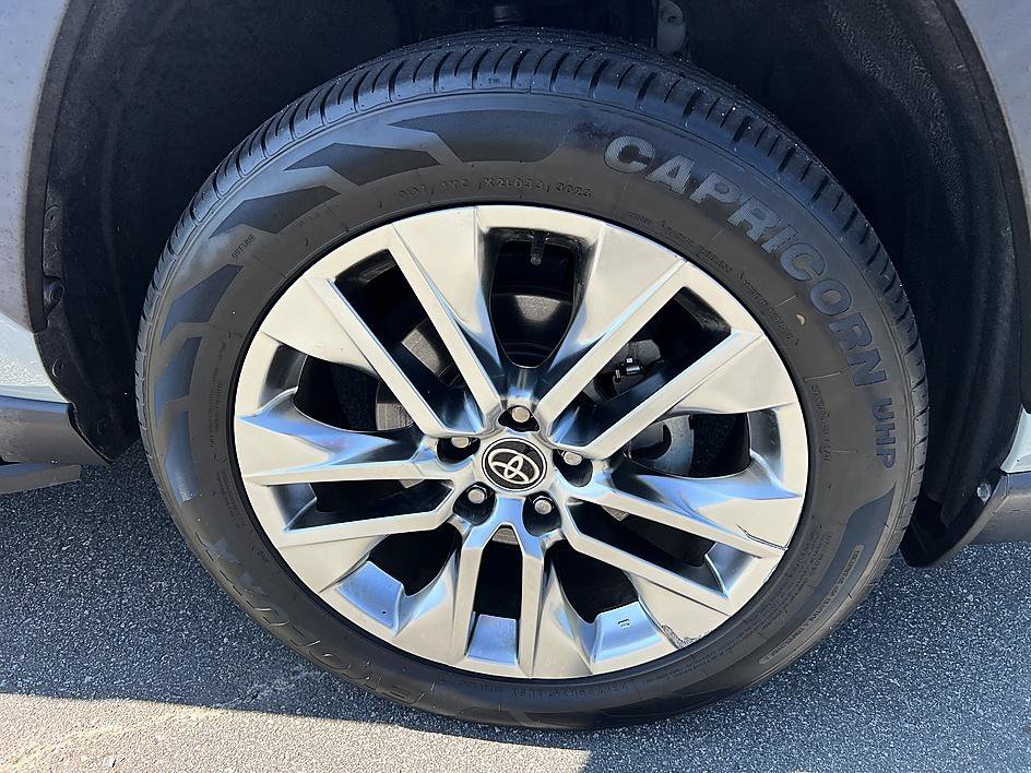 Used 2021 Lunar Toyota XLE Premium image 12