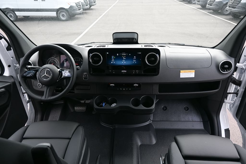 New 2026 Arctic+White Mercedes-Benz Cargo 170 WB image 16
