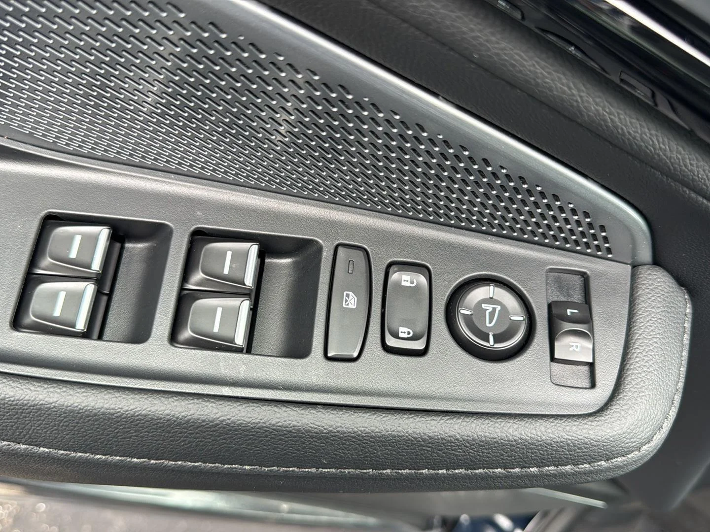New 2026 Majestic Black Pearl Acura SH-AWD image 29