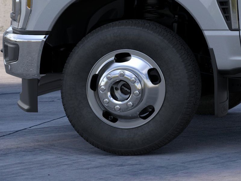 New 2026 Glacier Gray Metallic Tri-Coat Ford F-350® Lariat® image 19