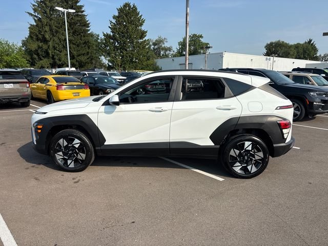 Used 2024 White Hyundai SEL image 3