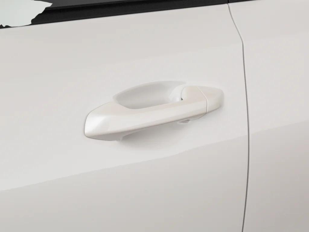 Used 2023 White Kia GT image 17
