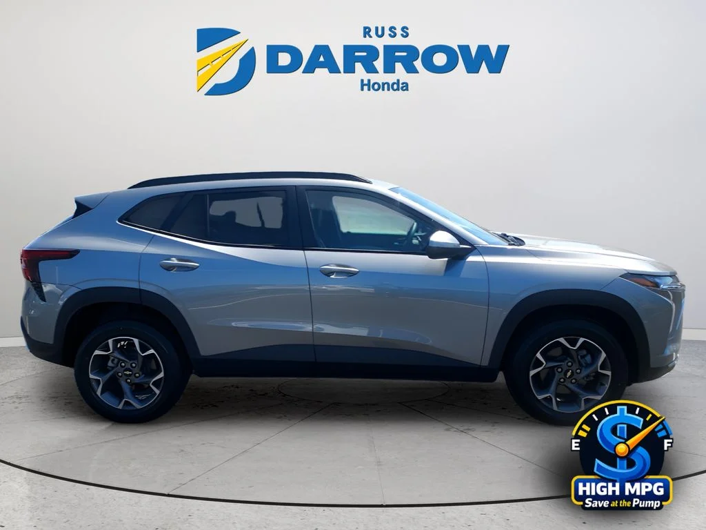 Used 2025 Gray Chevrolet LT image 6