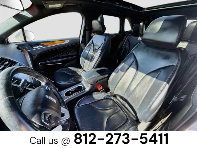 Used 2019 White Lincoln Select image 21