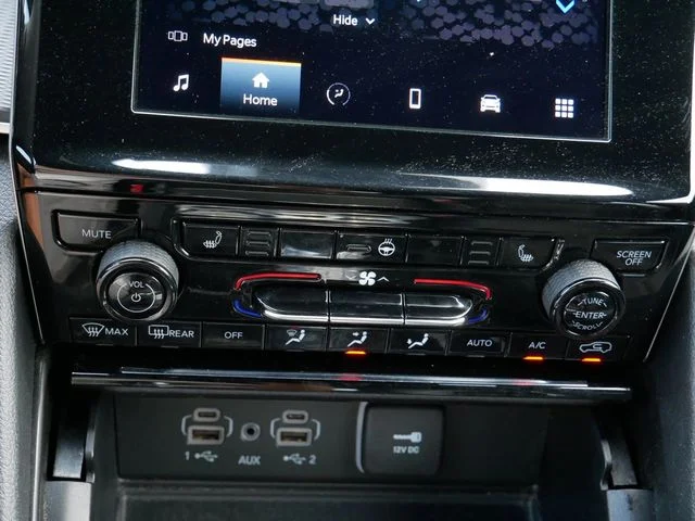 Used 2024 Silver Jeep Altitude image 21