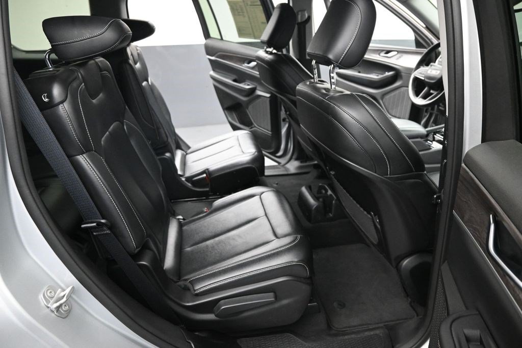 Used 2023 Silver Zynith Jeep Limited image 28