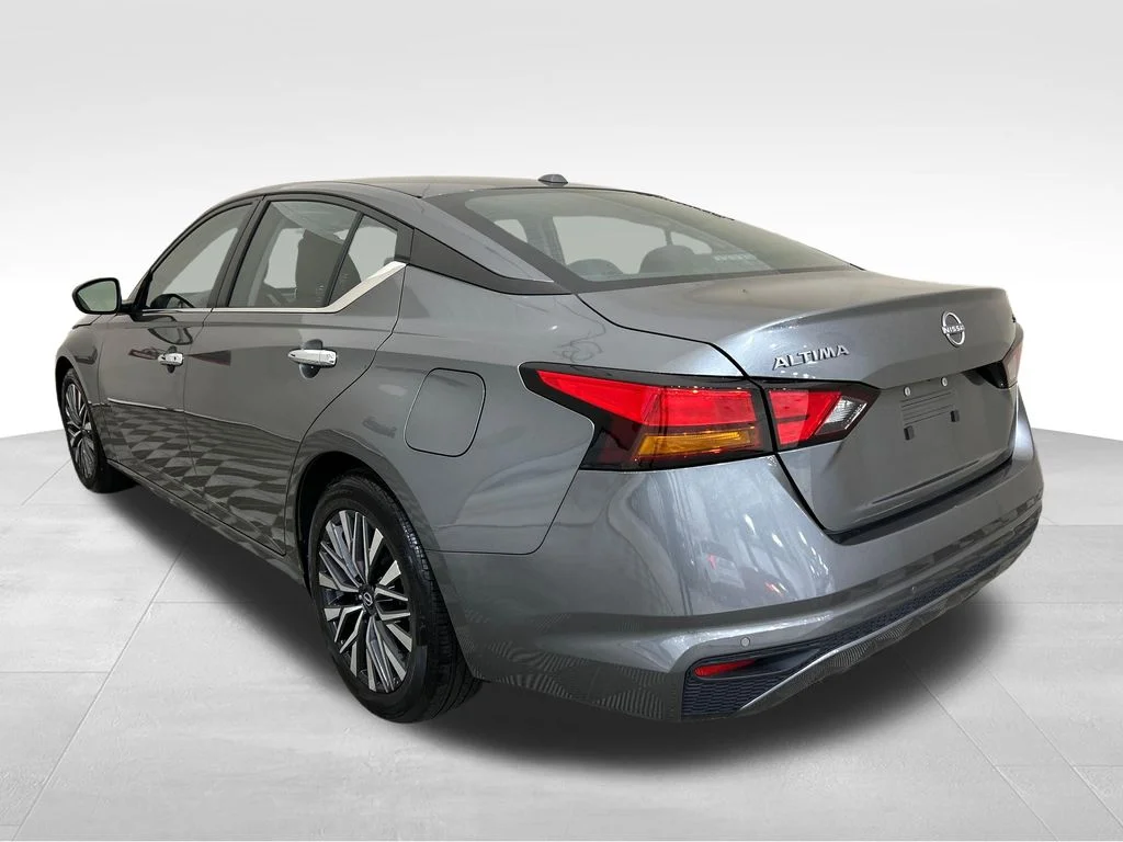 Used 2023 Gray Nissan 2.5 SV image 3