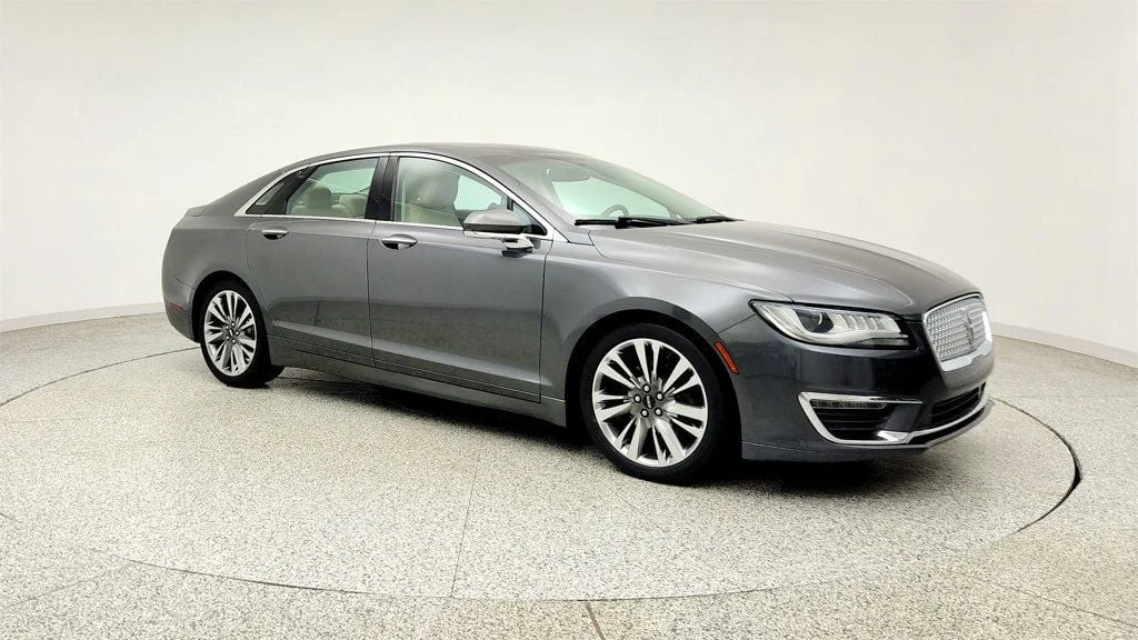 Used 2017 Magnetic Grey Metallic Lincoln Reserve FWD w/ Power Moonroof, 19