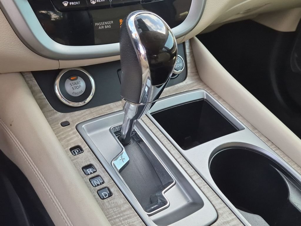 Used 2022 White Nissan SL image 26